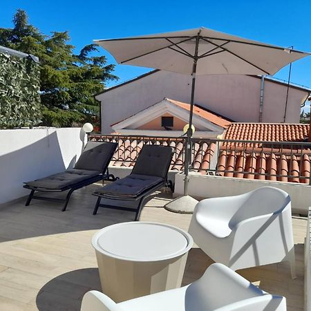 App Hedonist Apartment Новиград Екстериор снимка