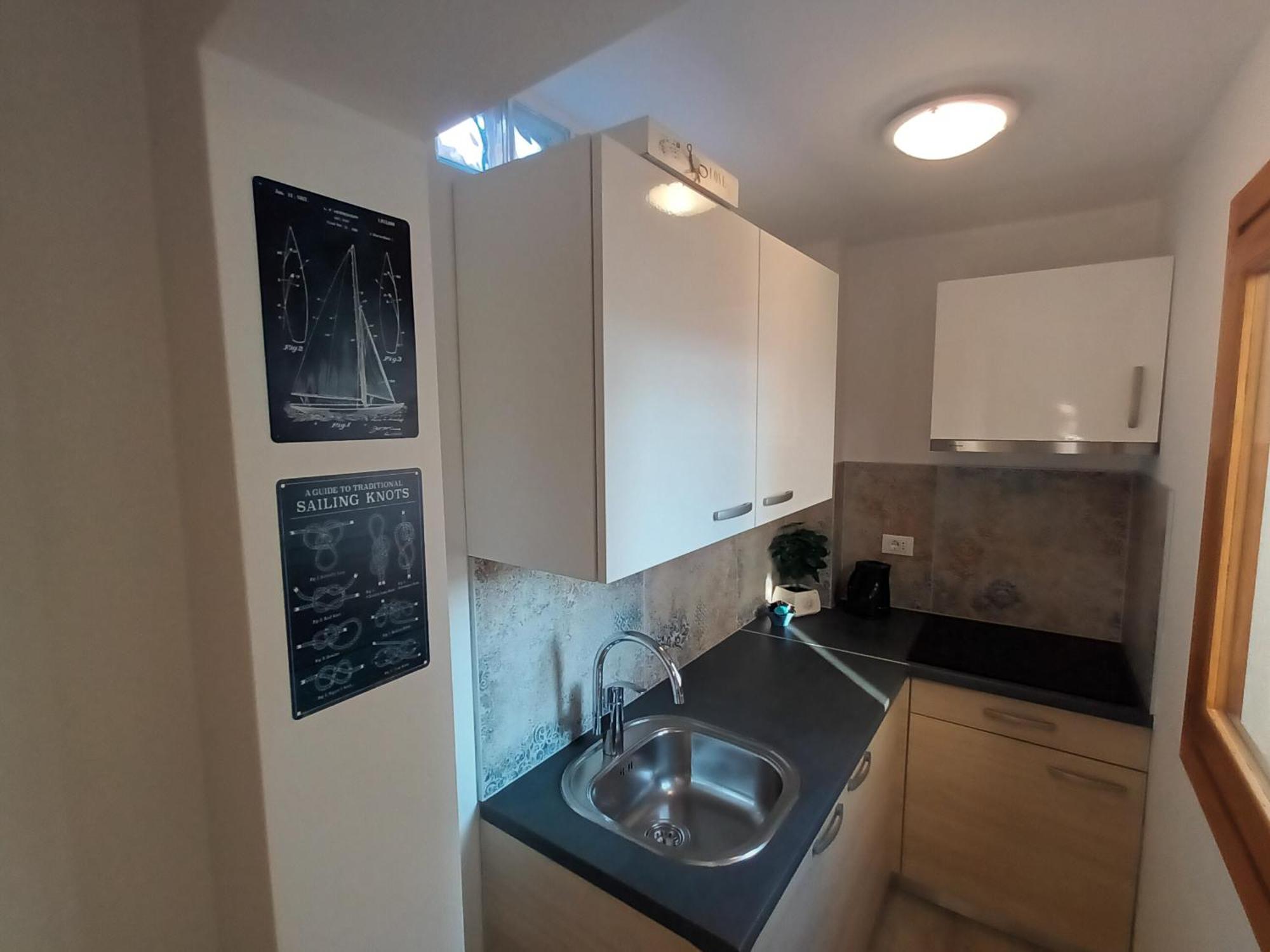 App Hedonist Apartment Новиград Екстериор снимка