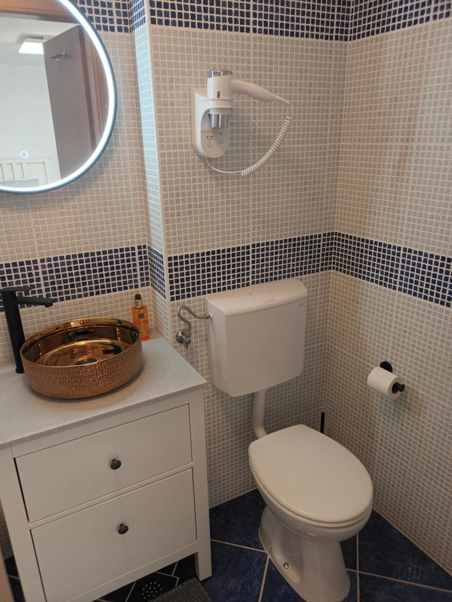 App Hedonist Apartment Новиград Екстериор снимка