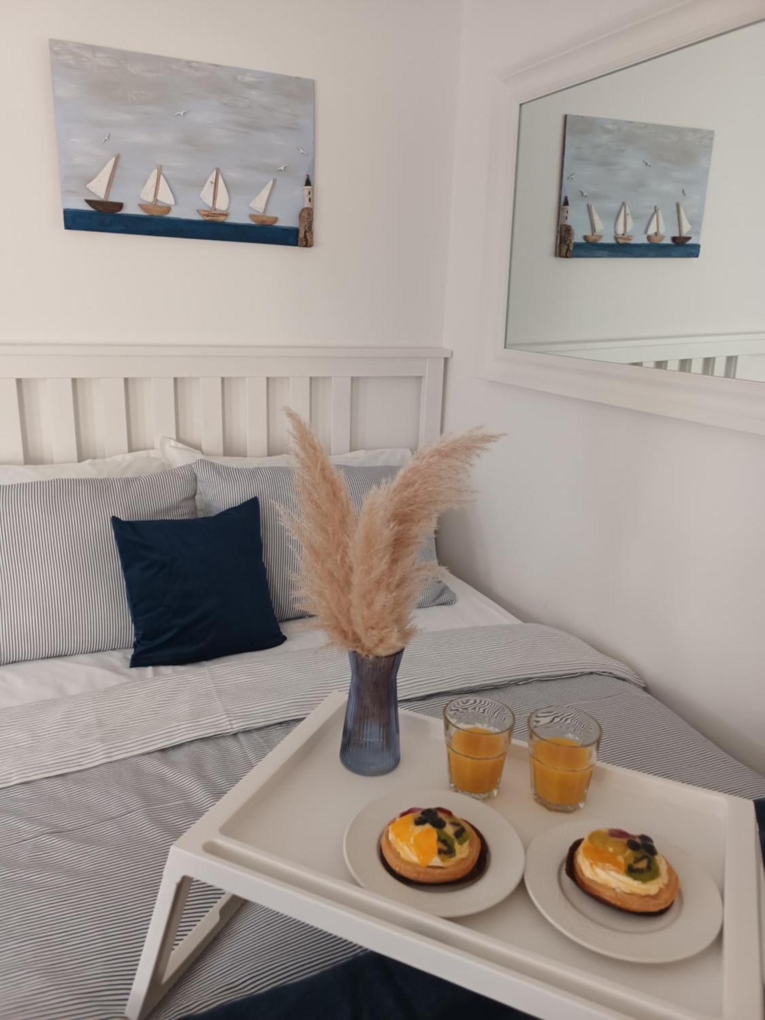 App Hedonist Apartment Новиград Екстериор снимка