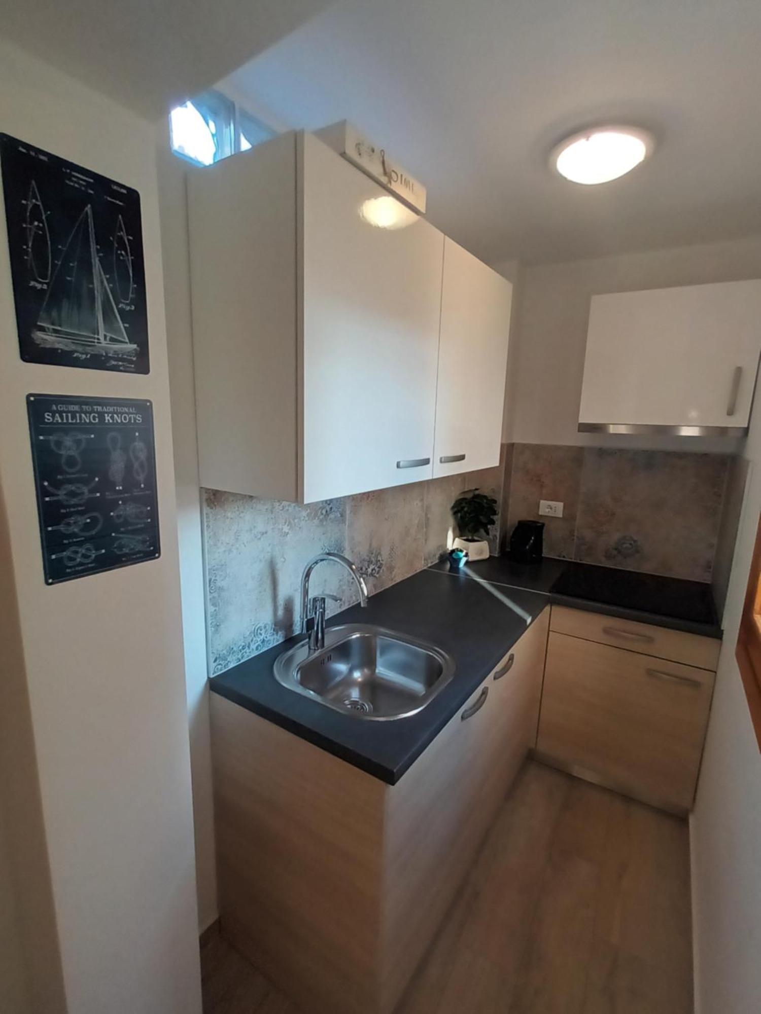 App Hedonist Apartment Новиград Екстериор снимка