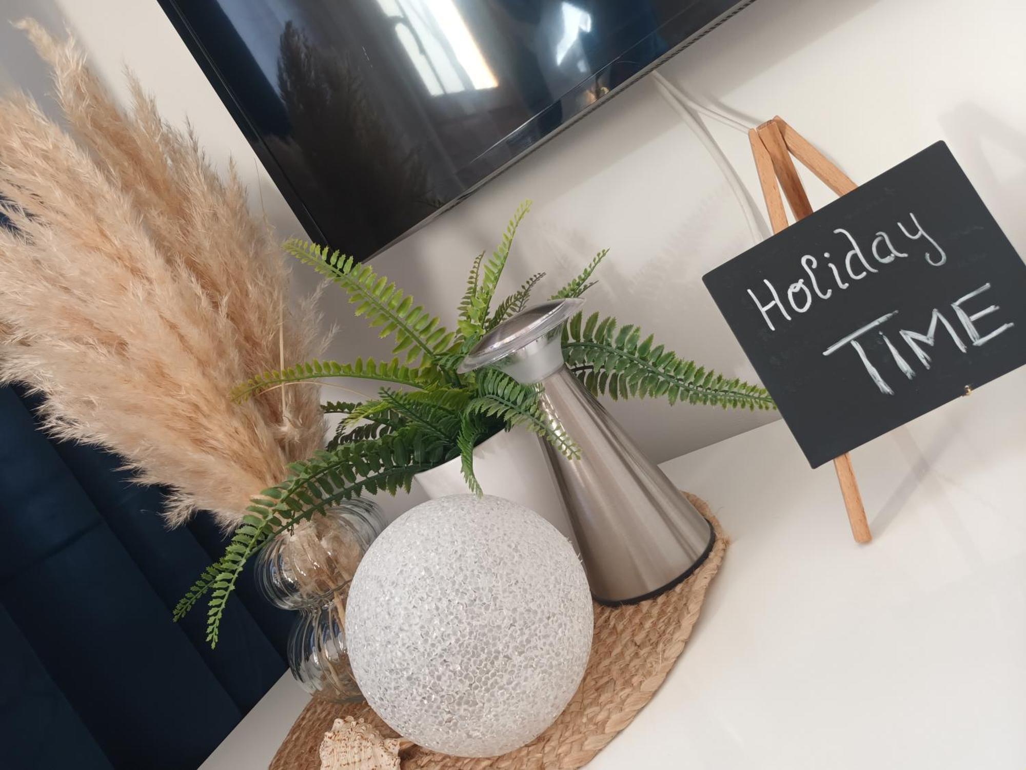 App Hedonist Apartment Новиград Екстериор снимка