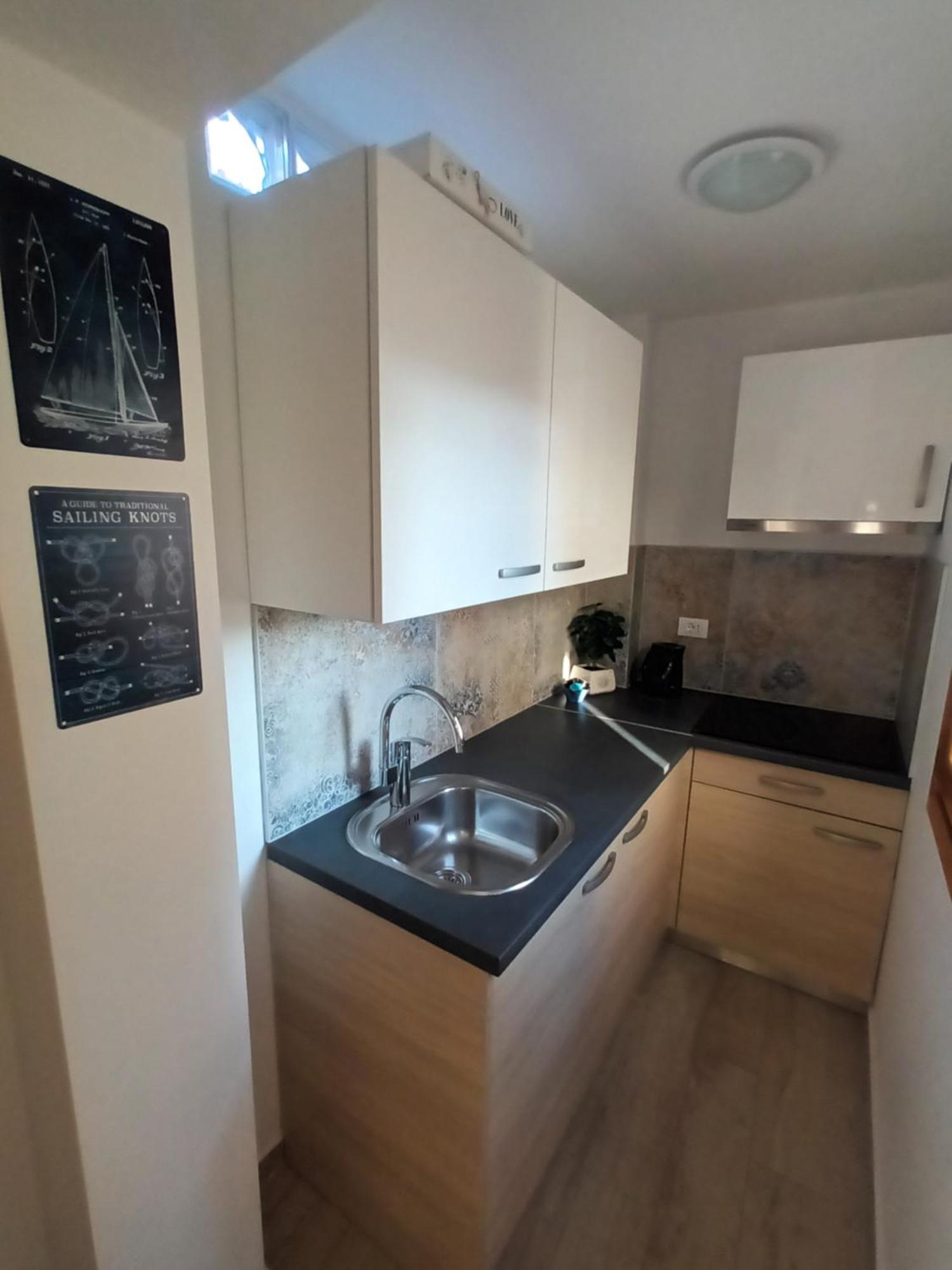 App Hedonist Apartment Новиград Екстериор снимка